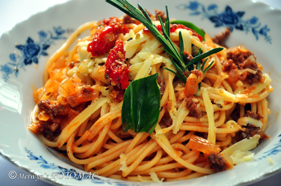 Spaghetti with Mince & Semi Dried Tomatoes - Hilda's Touch Of Spice